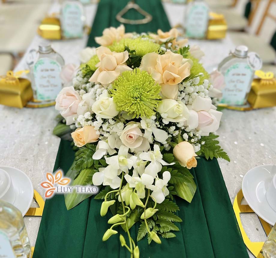 Hoa để bàn hai họ