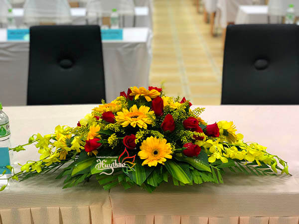 hoa để bàn hội nghị