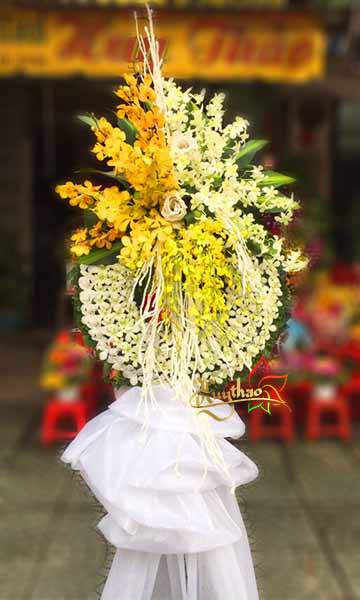đặt v&ograve;ng hoa đ&aacute;m tang quận 6