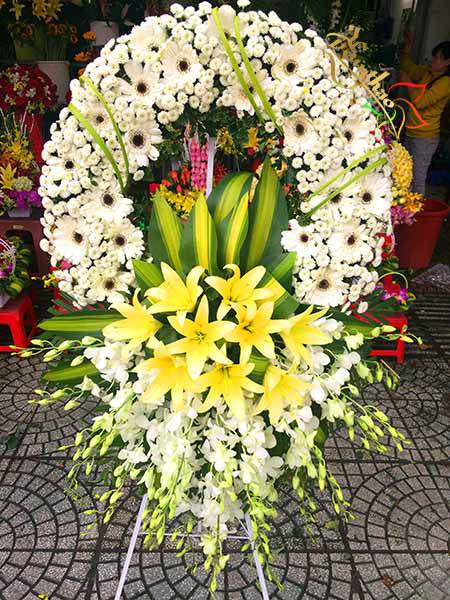 đặt v&ograve;ng hoa đ&aacute;m tang thủ đức