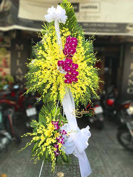 gi&aacute; v&ograve;ng hoa đ&aacute;m tang