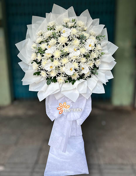 v&ograve;ng hoa đ&aacute;m ma